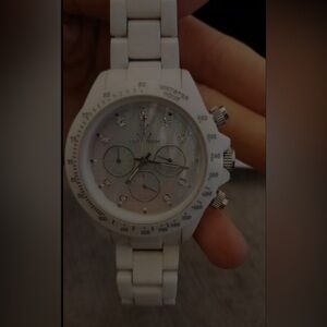 I’m selling my used Toy watch.